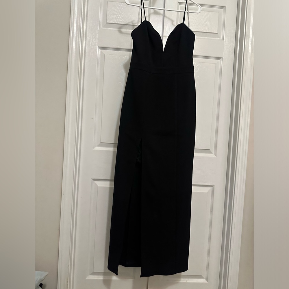 Beautiful black dress!!